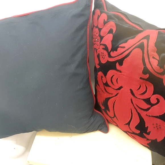 ❤2 Surya Black Velvet & Red Beaded Floral Throw accent Pillow 21" - Picture 3 of 11